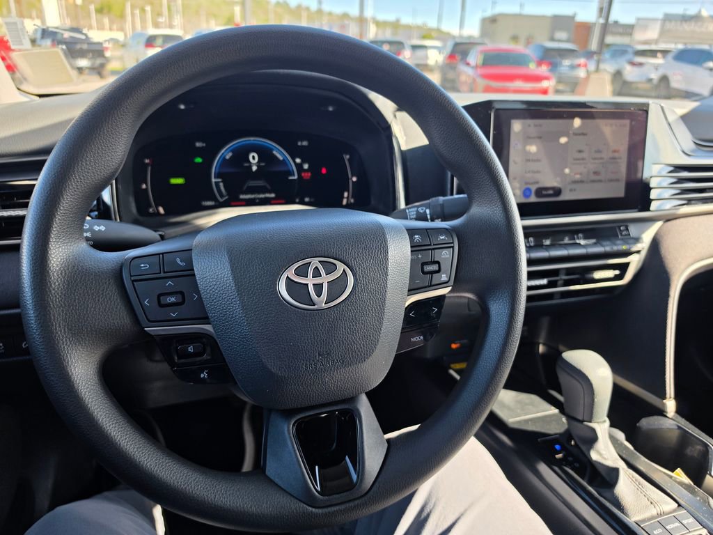 Used 2025 Toyota Camry LE FWD image 15