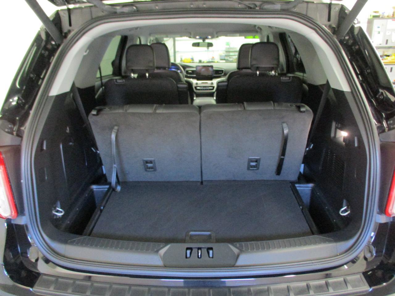 Used 2023 Ford Explorer XLT w/ Equipment Group 202A image 14