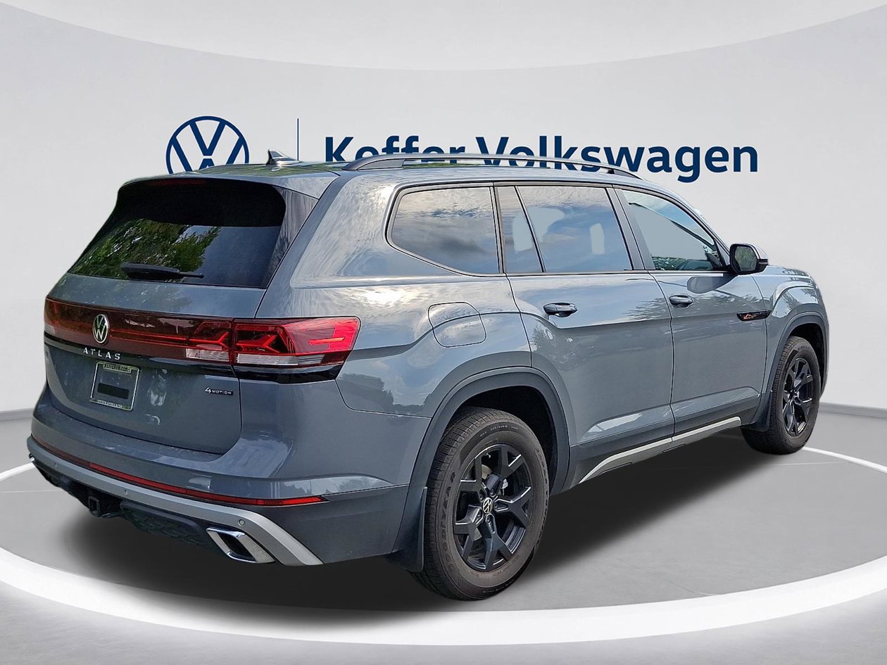 Used 2024 Volkswagen Atlas Peak Edition SE AWD/4WD image 6