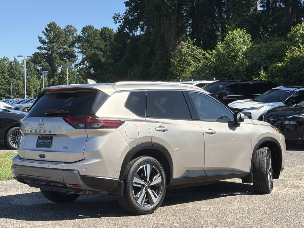 Used 2024 Nissan Rogue SL w/ SL Premium Package FWD image 4