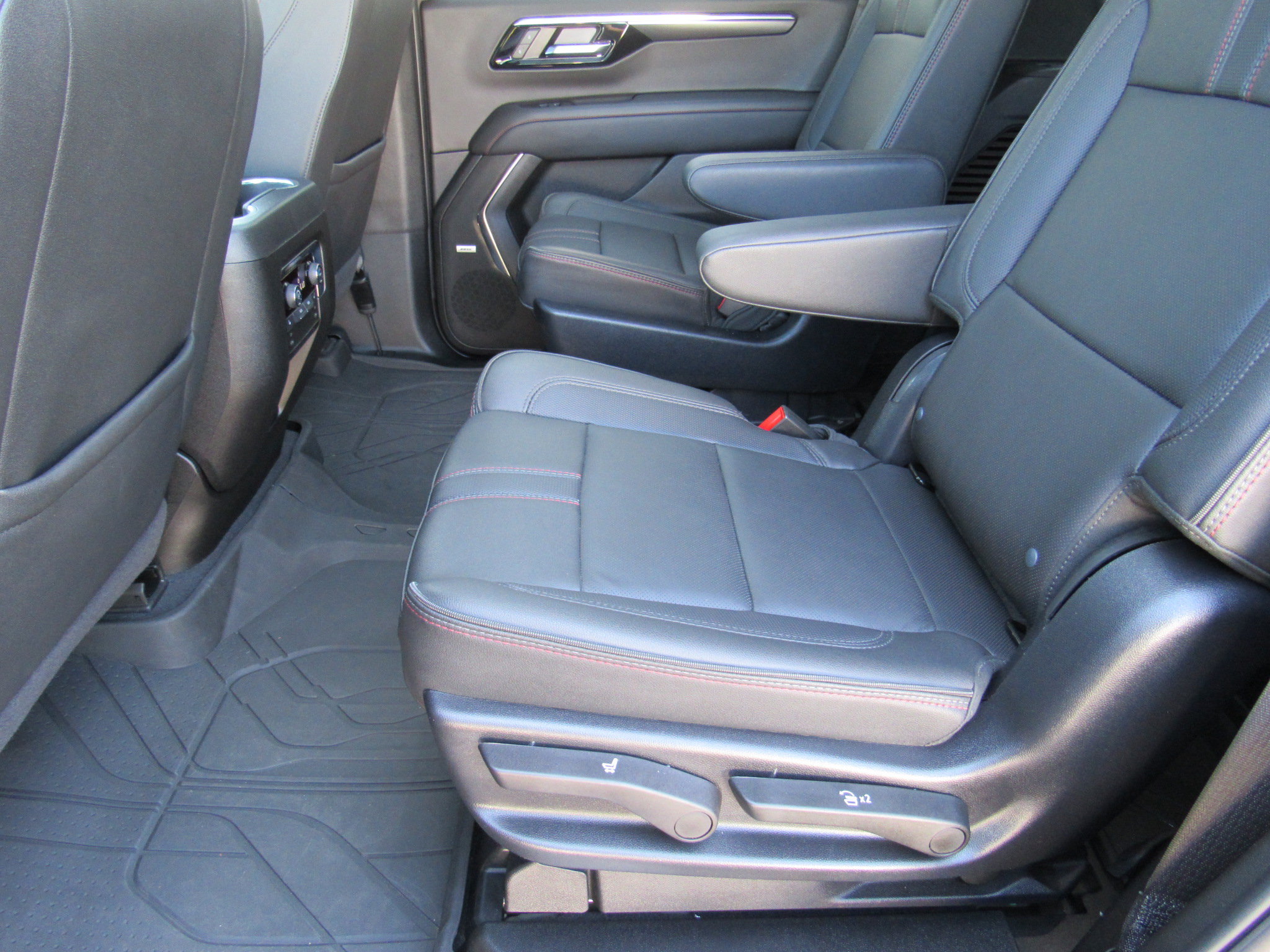 Used 2025 Chevrolet Tahoe RST w/ RST Capability Package AWD/4WD image 37