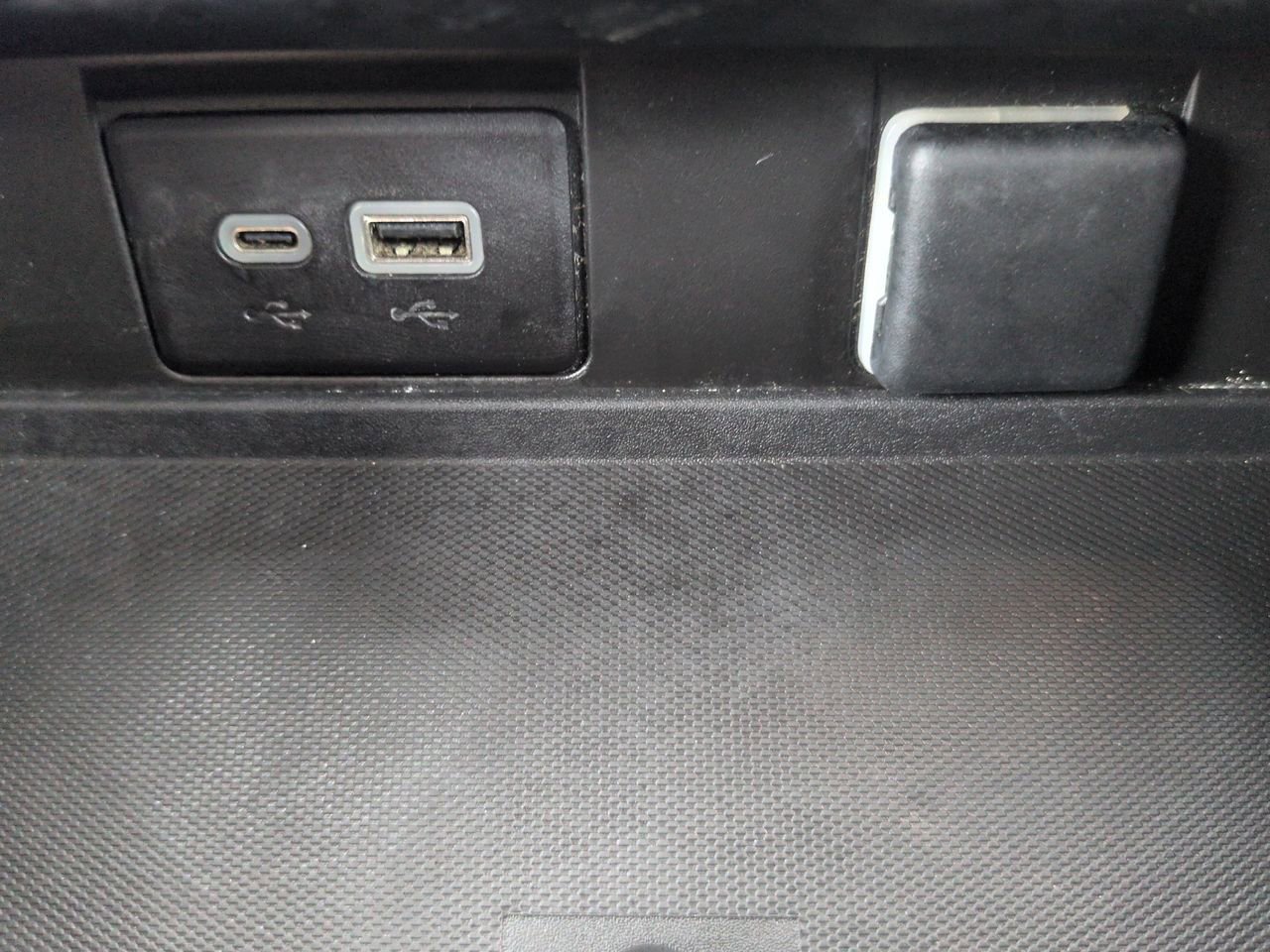 Used 2023 Chevrolet Tahoe Premier AWD/4WD image 36