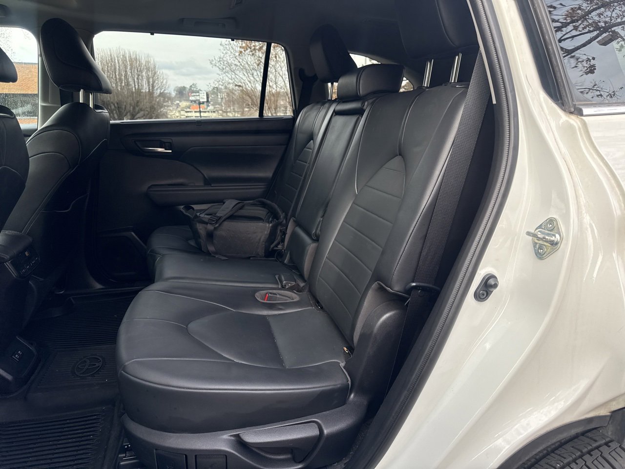 Used 2021 Toyota Highlander XLE image 8