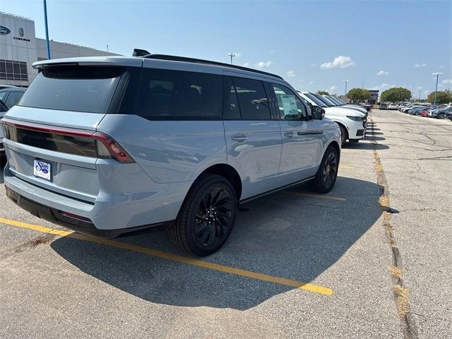 New 2025 Lincoln Navigator Reserve w/ Jet Appearance Package image 3