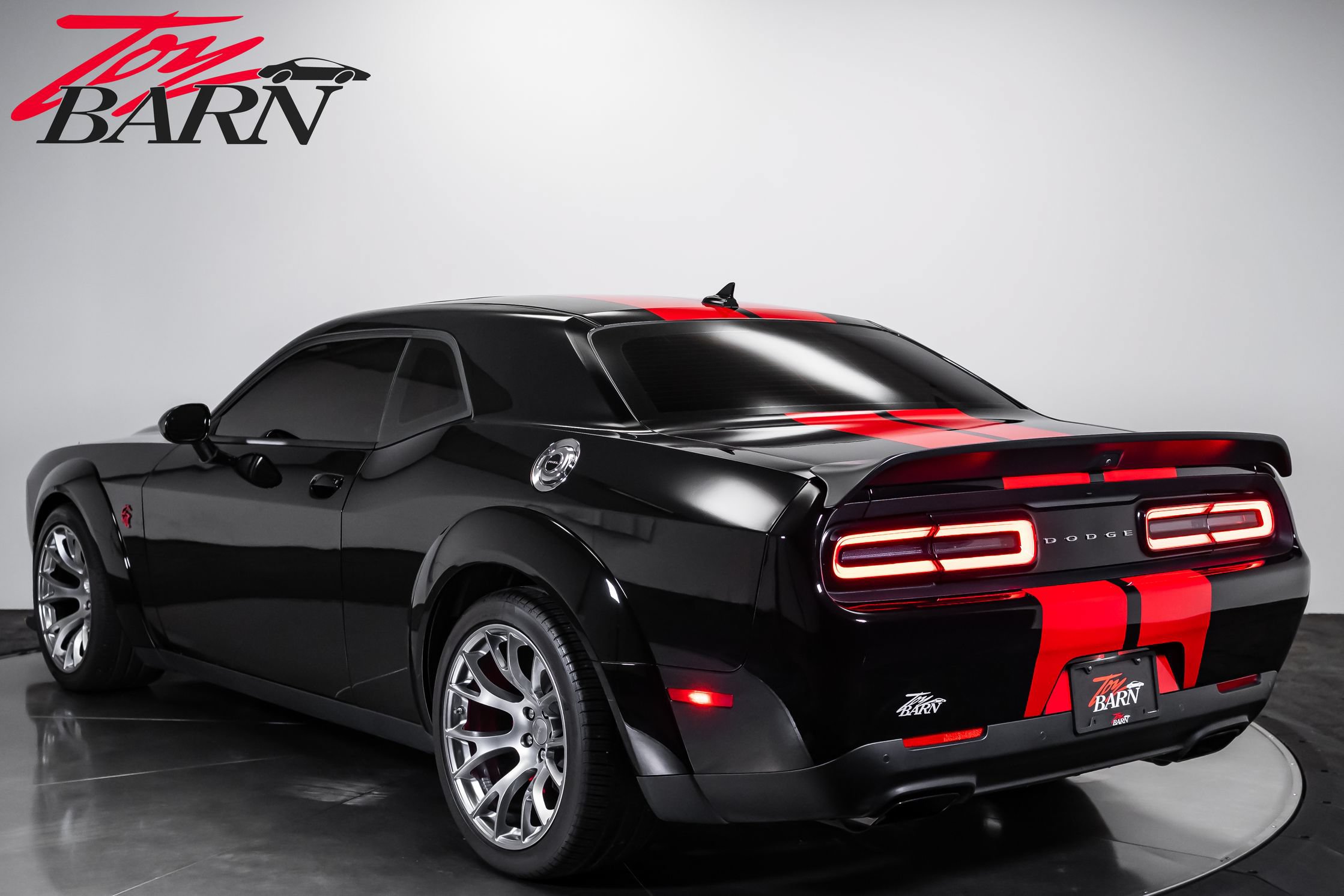 Used 2022 Dodge Challenger SRT Hellcat RWD image 3