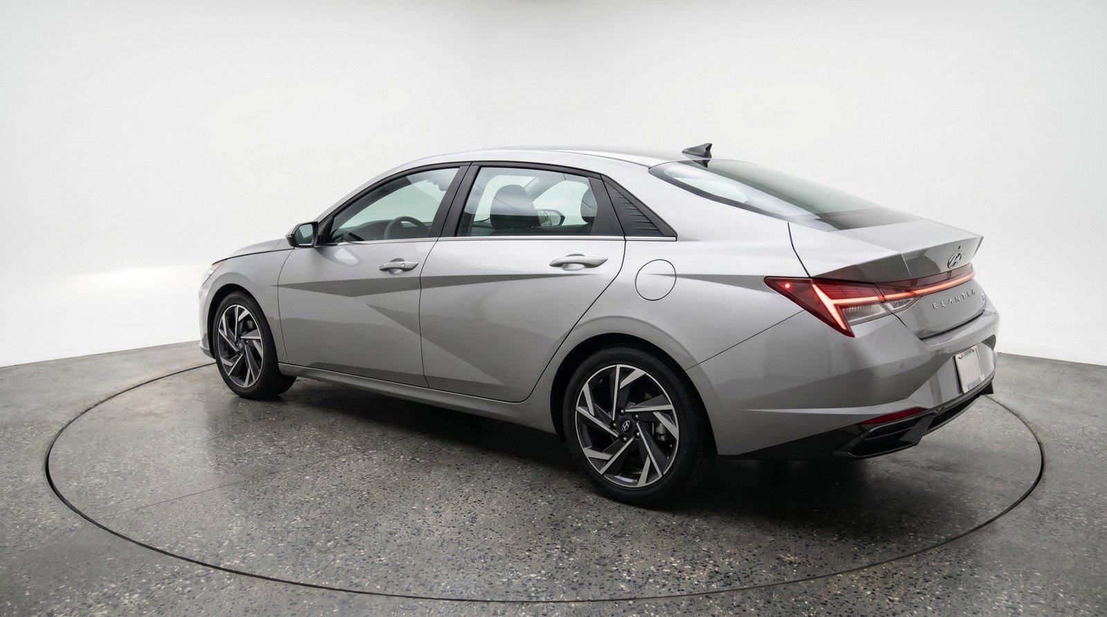 Used 2025 Hyundai Elantra SEL FWD image 6