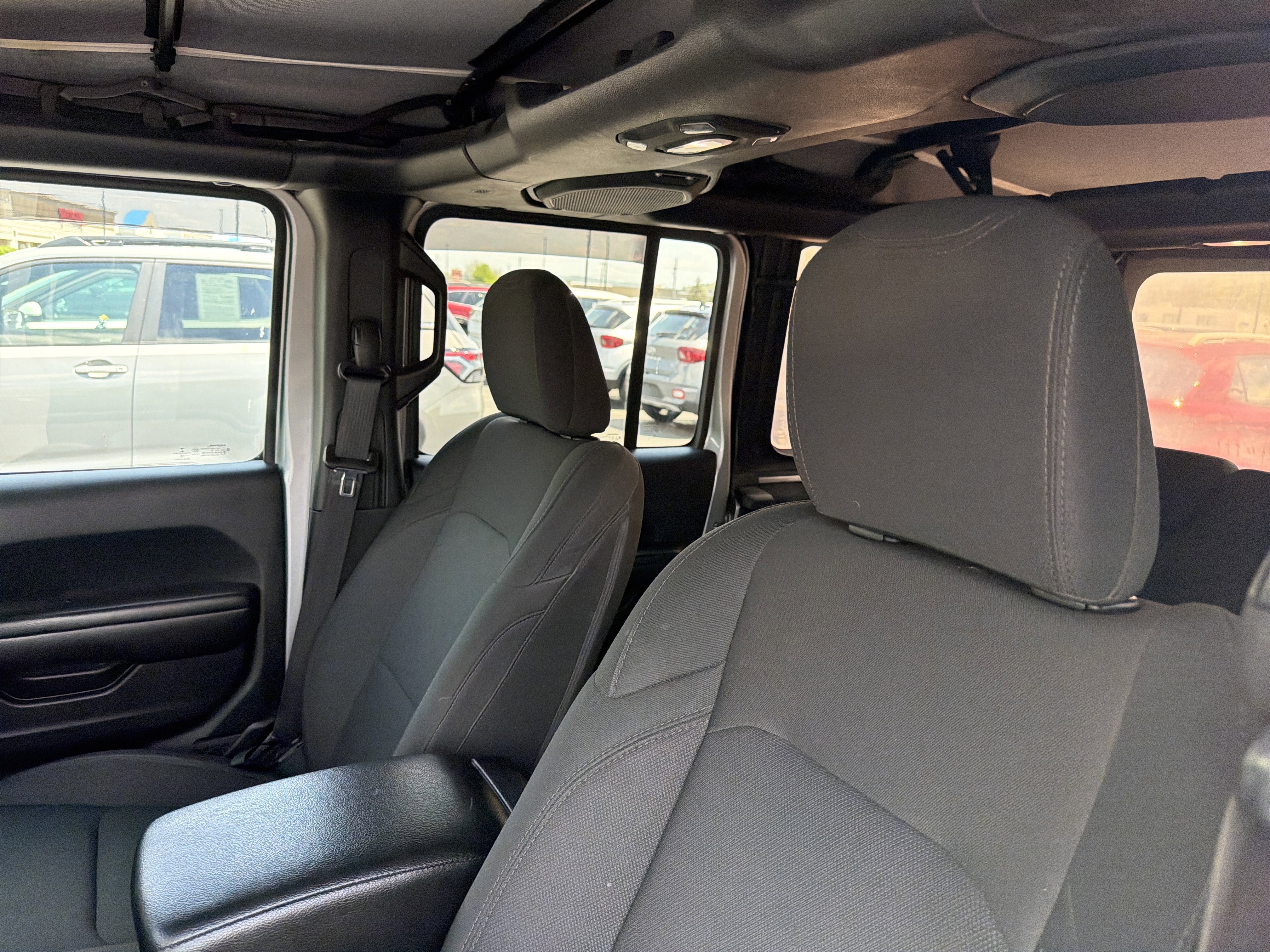 Used 2018 Jeep Wrangler Unlimited Sport S AWD/4WD image 9