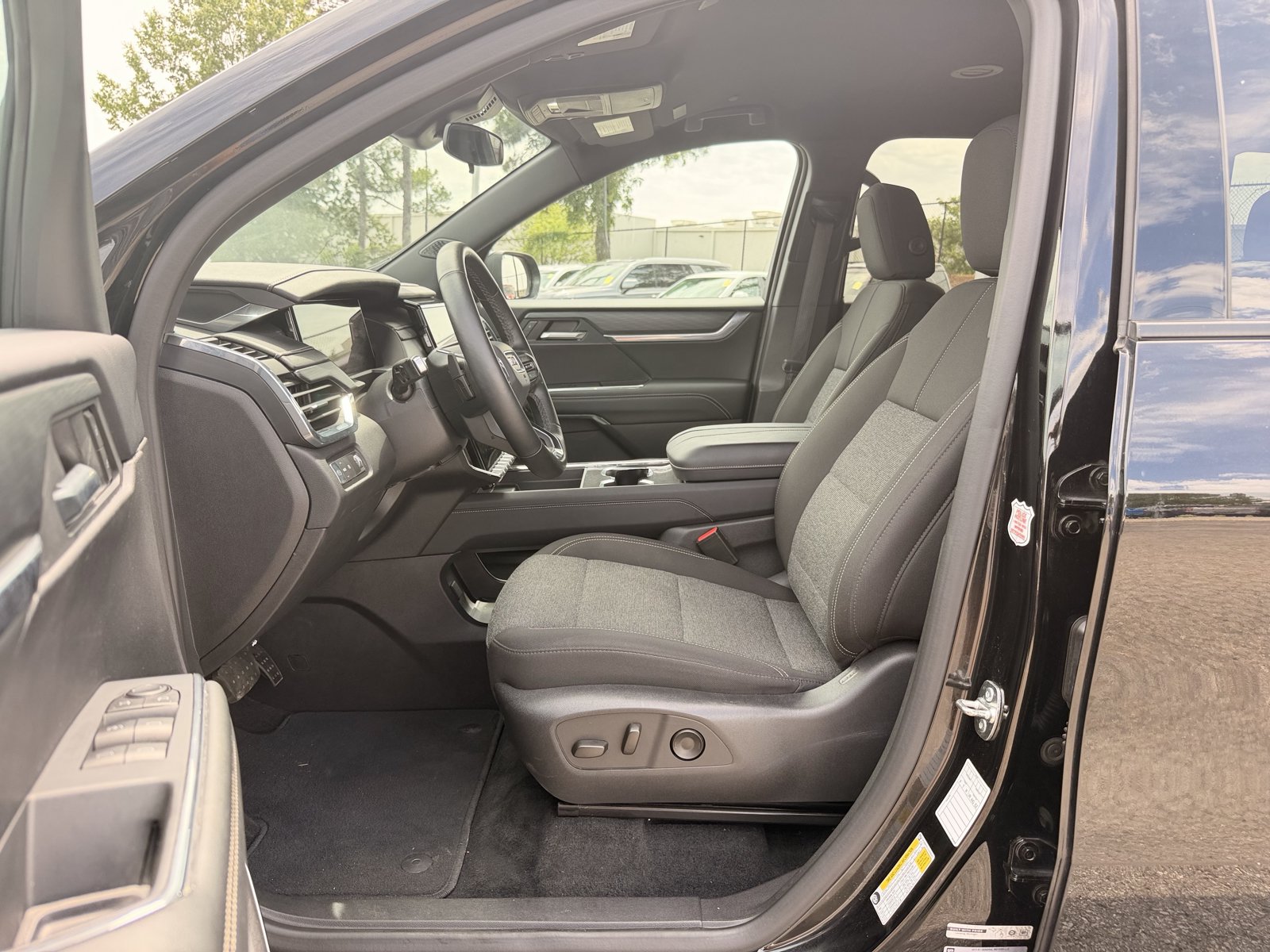 Used 2025 GMC Acadia Elevation FWD image 14