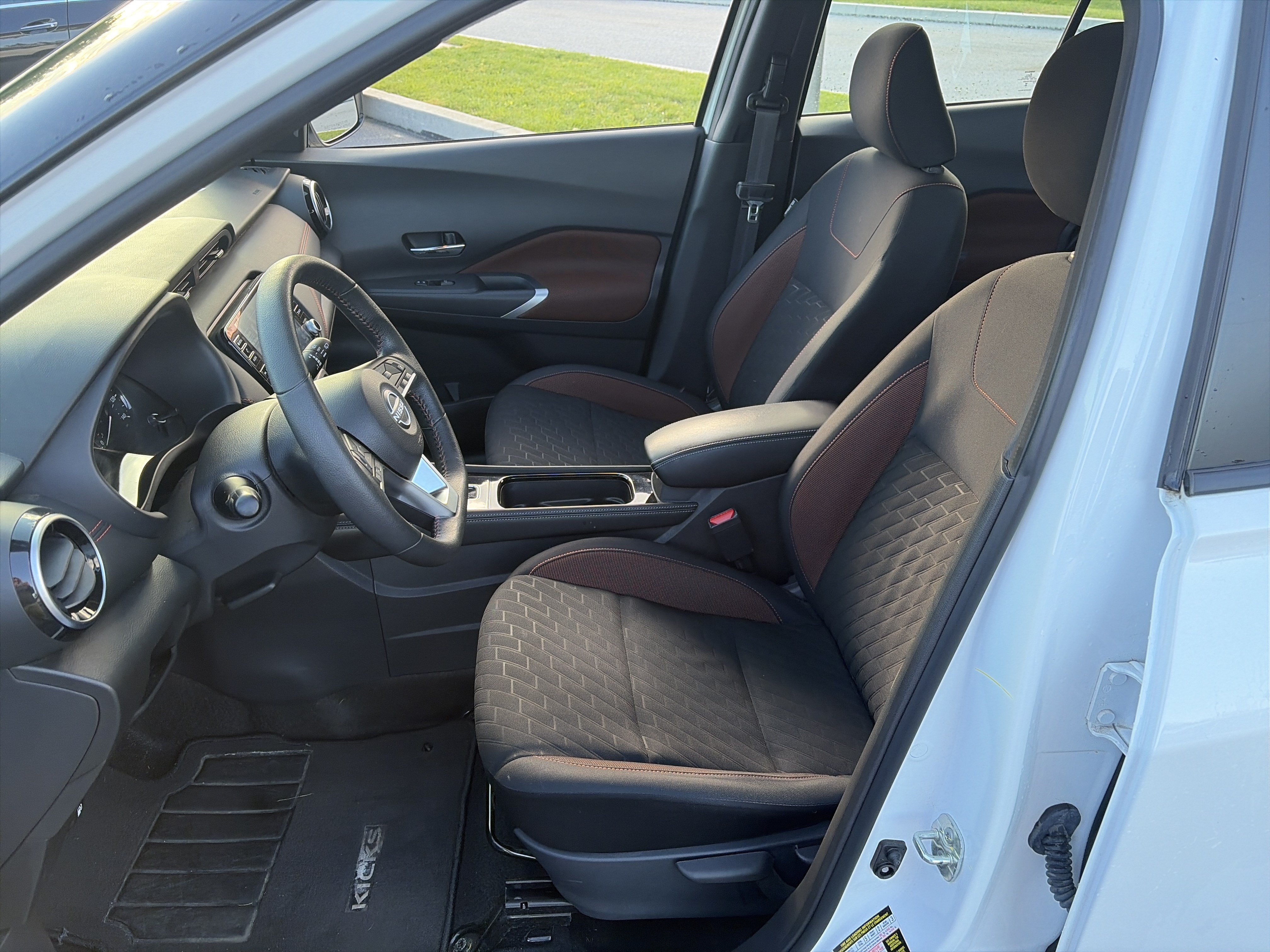 Used 2023 Nissan Kicks SR FWD image 13