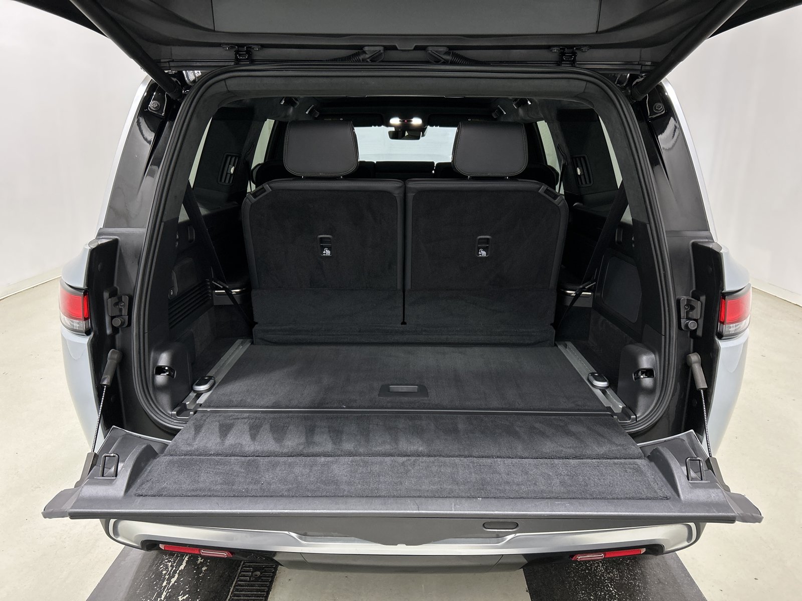 Used 2023 Rivian R1S Adventure AWD/4WD image 15
