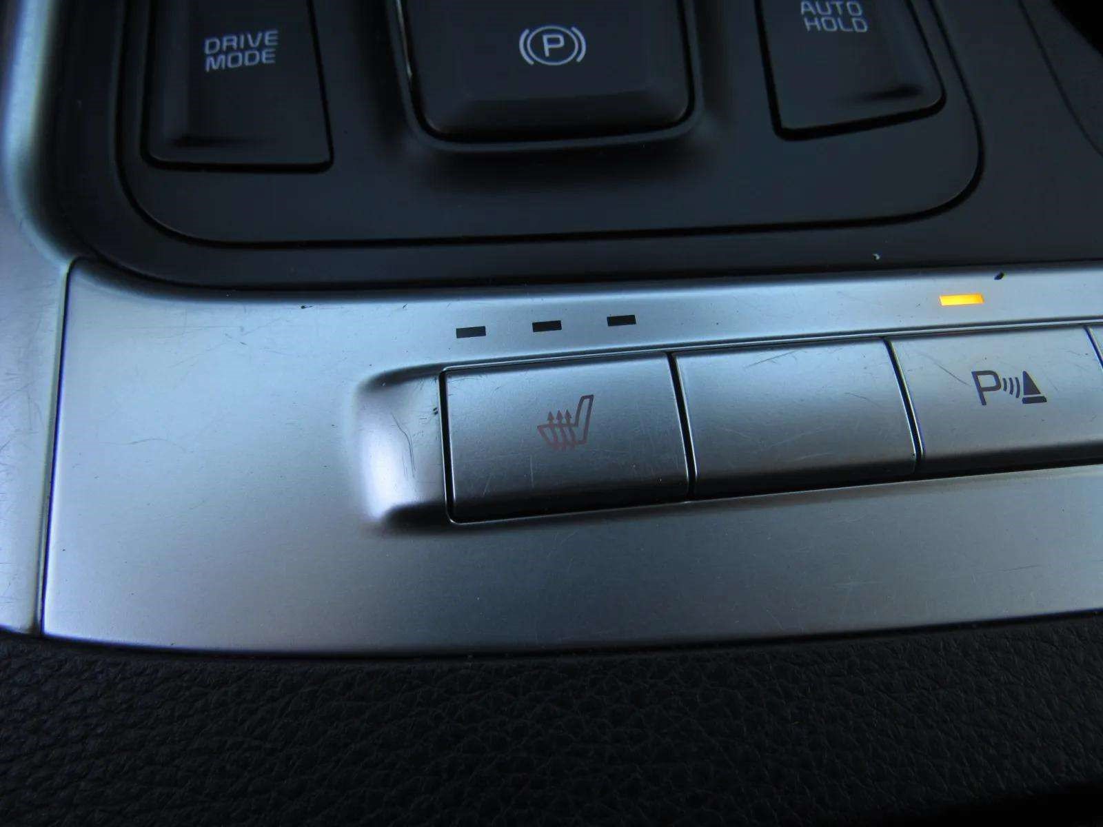 Used 2025 Kia Carnival FWD image 22