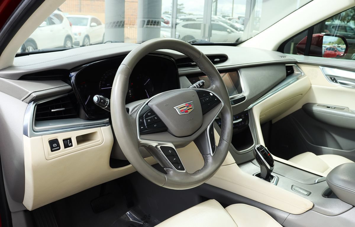 Used 2017 Cadillac XT5 Luxury w/ Driver Awareness Package FWD image 39