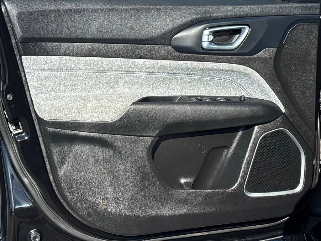 Used 2023 Jeep Compass Sport image 12