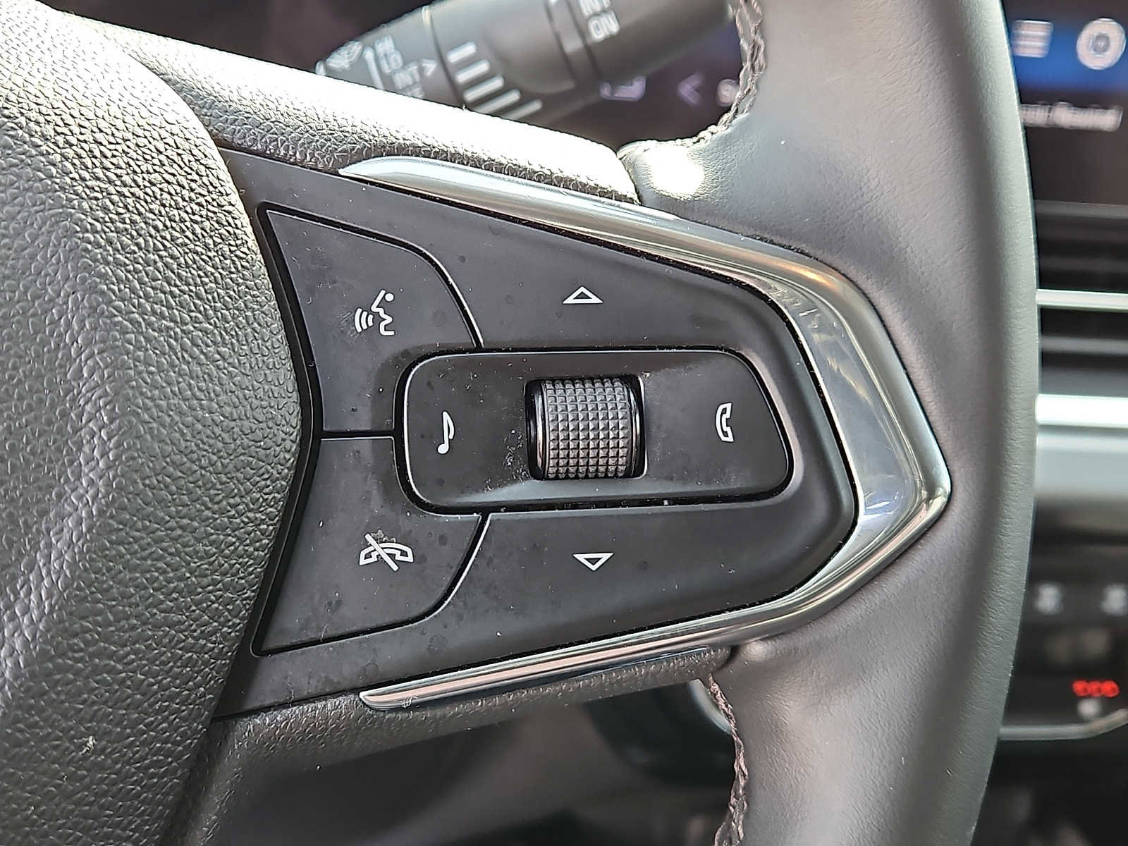 Used 2025 Chevrolet Trax LT w/ LT Convenience Package image 22