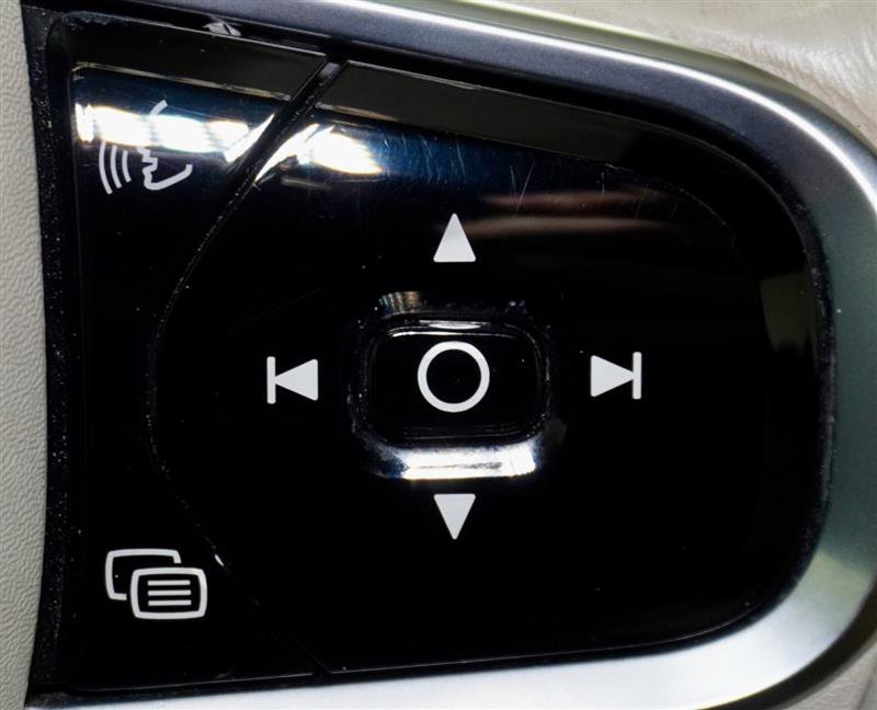 Used 2016 Volvo XC90 T6 Momentum image 29