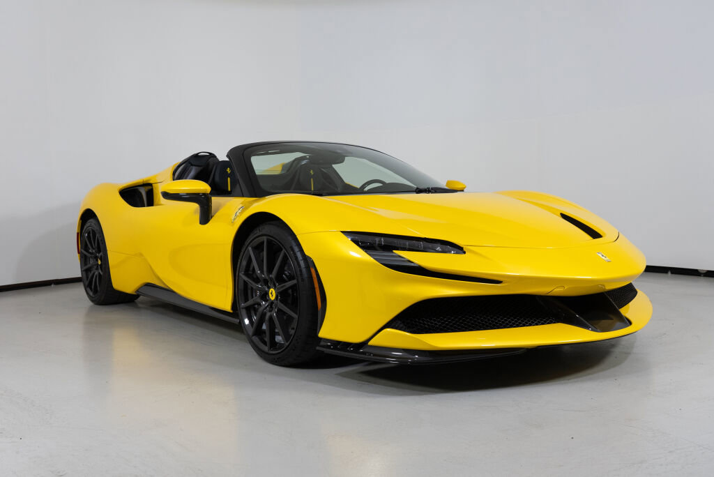 Used 2023 Ferrari SF90 Spider image 15