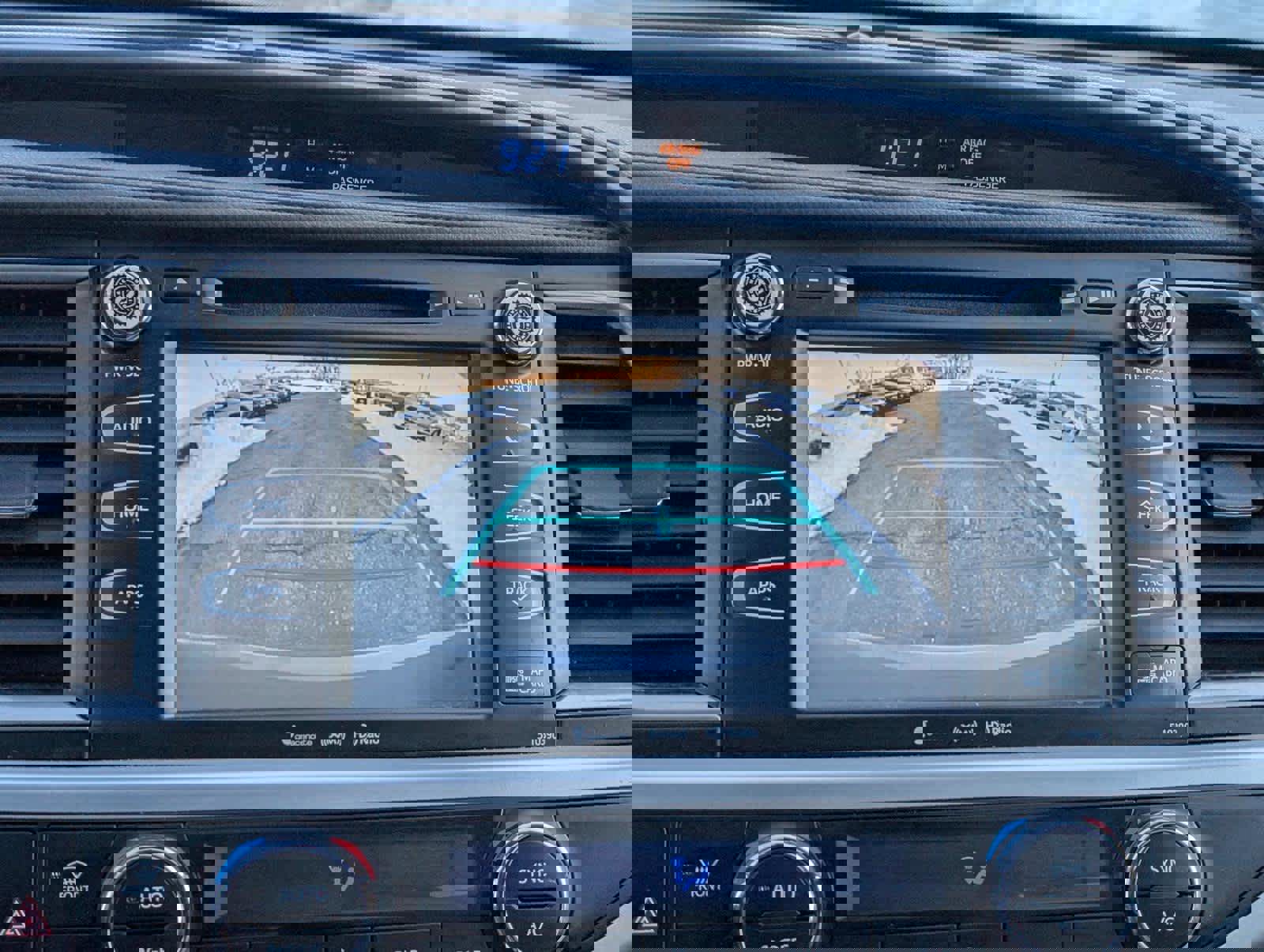 Used 2018 Toyota Highlander XLE image 30