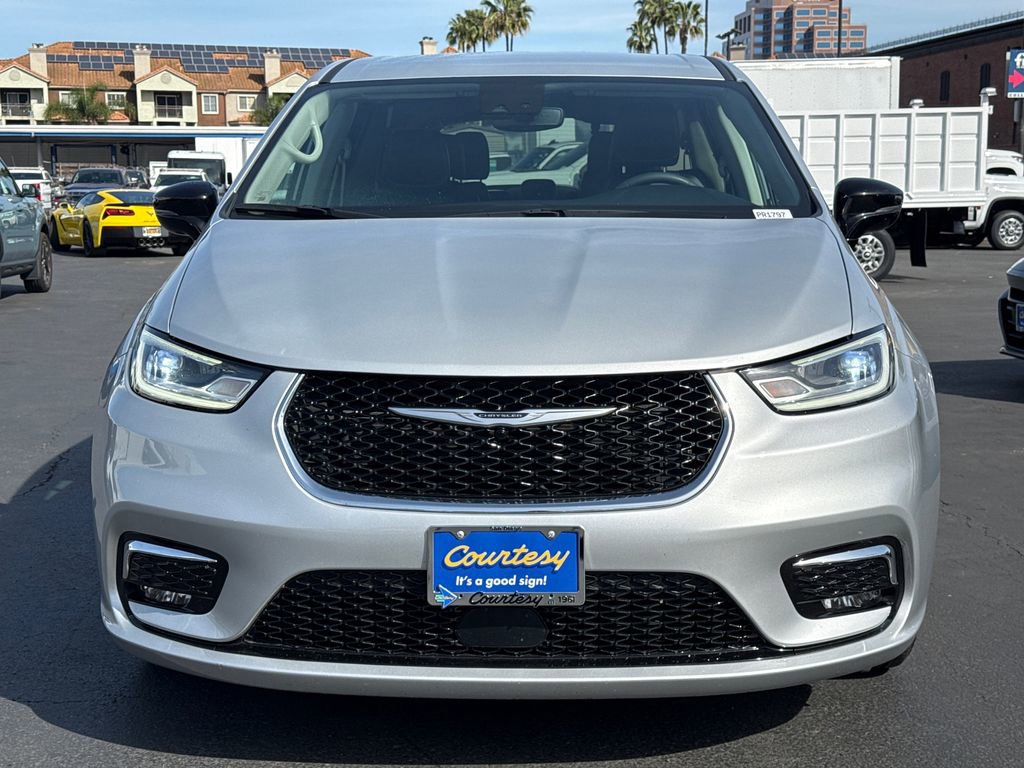 Used 2024 Chrysler Pacifica Touring-L FWD image 6