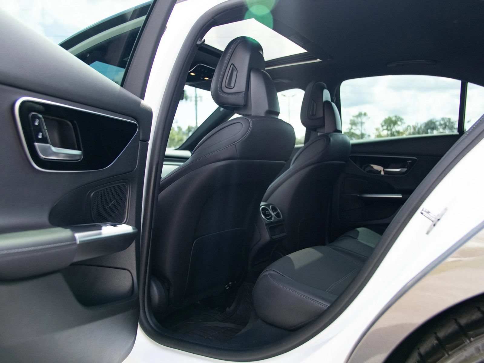 Used 2024 Mercedes-Benz C 300 Sedan image 23