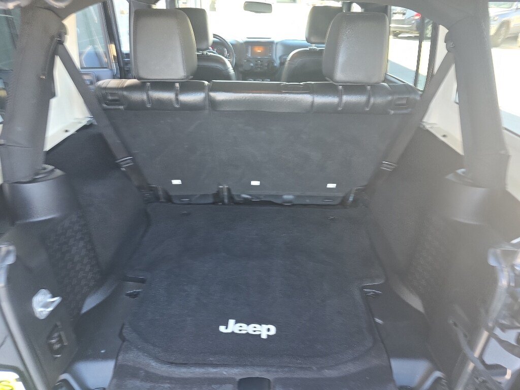 Used 2015 Jeep Wrangler Unlimited Sahara AWD/4WD image 36