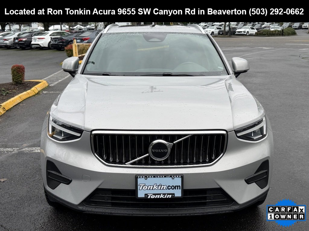 Used 2024 Volvo XC40 B5 Core image 3
