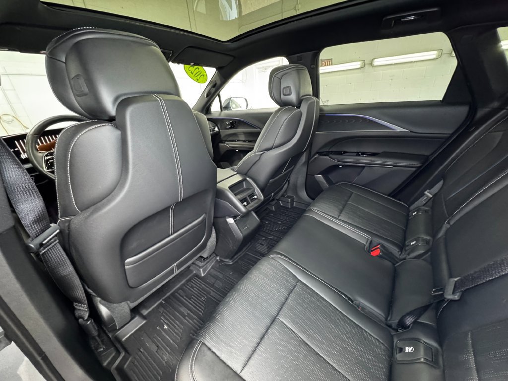 Used 2025 Cadillac Lyriq Luxury w/ LPO, Floor Liner Package AWD/4WD image 22