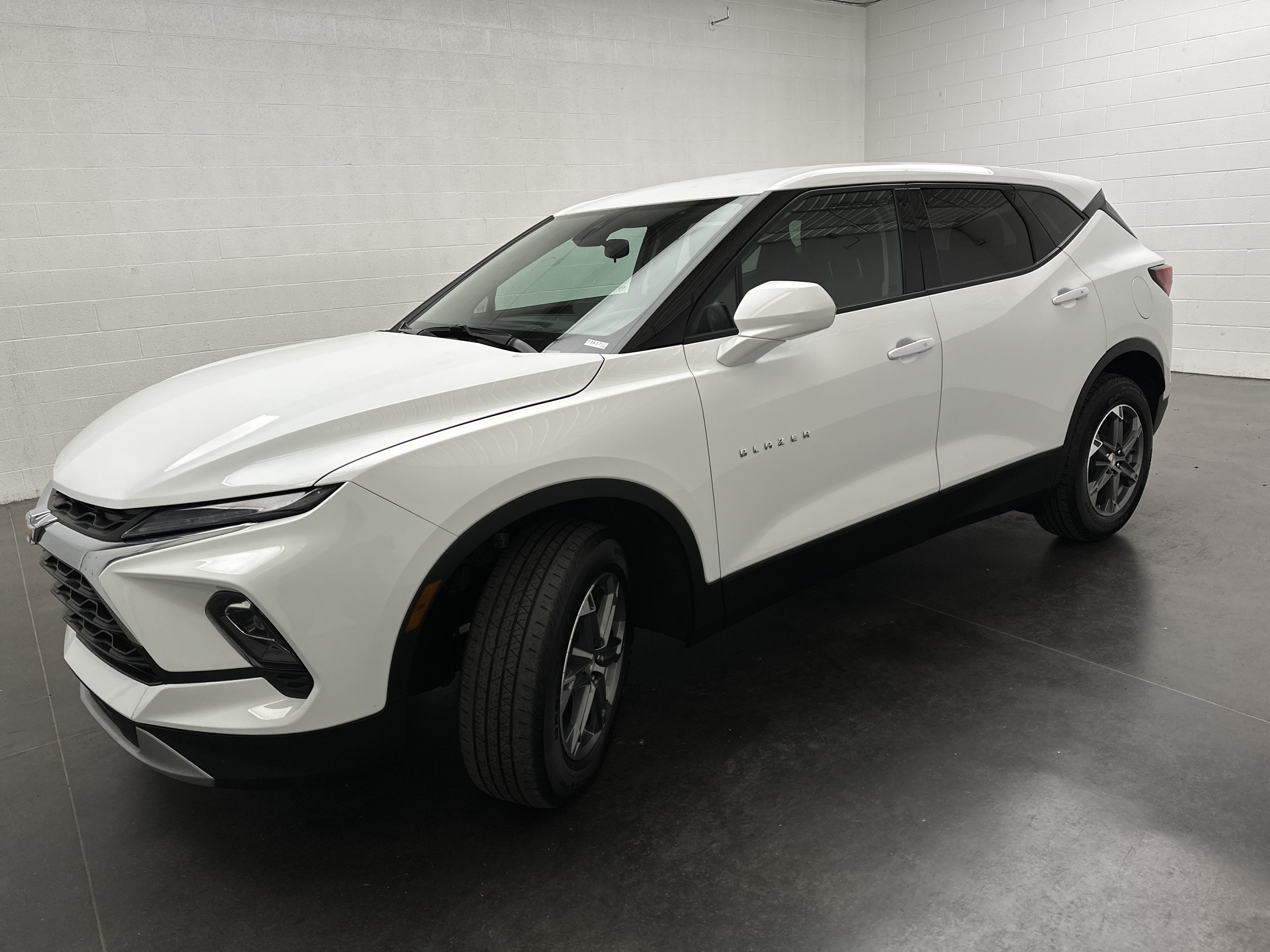 Used 2025 Chevrolet Blazer LT AWD/4WD image 4