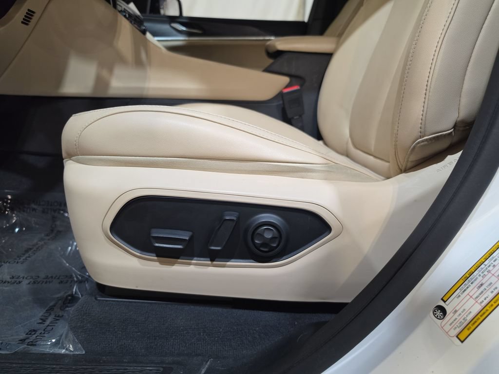 Used 2023 Jeep Grand Cherokee Limited w/ MOPAR Finishing Package AWD/4WD image 14