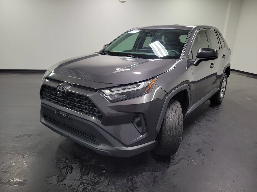 Used 2023 Toyota RAV4 LE AWD/4WD image 4