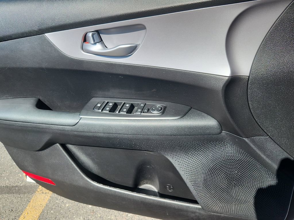 Used 2023 Kia Forte LXS image 8