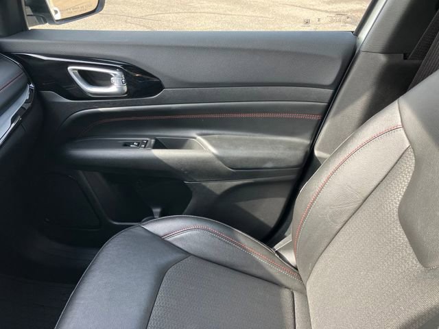 Used 2025 Jeep Compass Trailhawk image 13