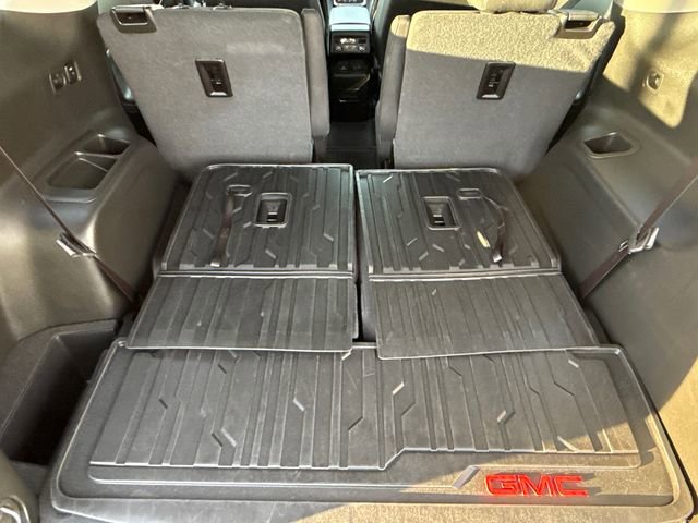 Used 2023 GMC Acadia SLE w/ Driver Convenience Package FWD image 11
