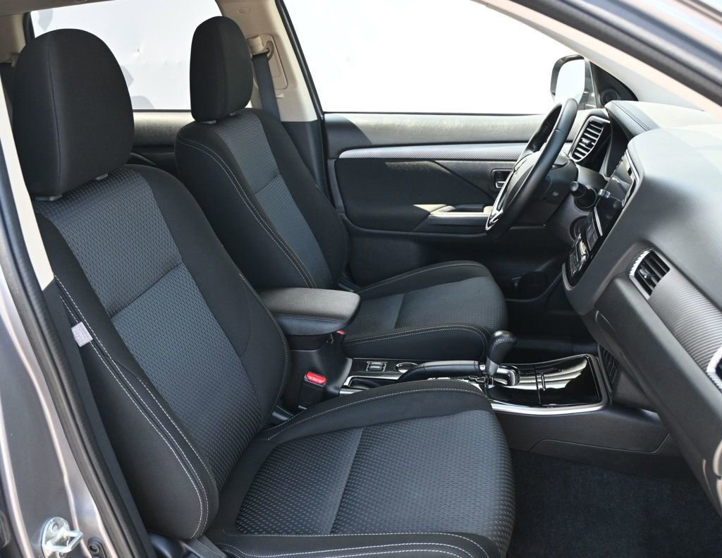 Used 2017 Mitsubishi Outlander SE FWD image 18