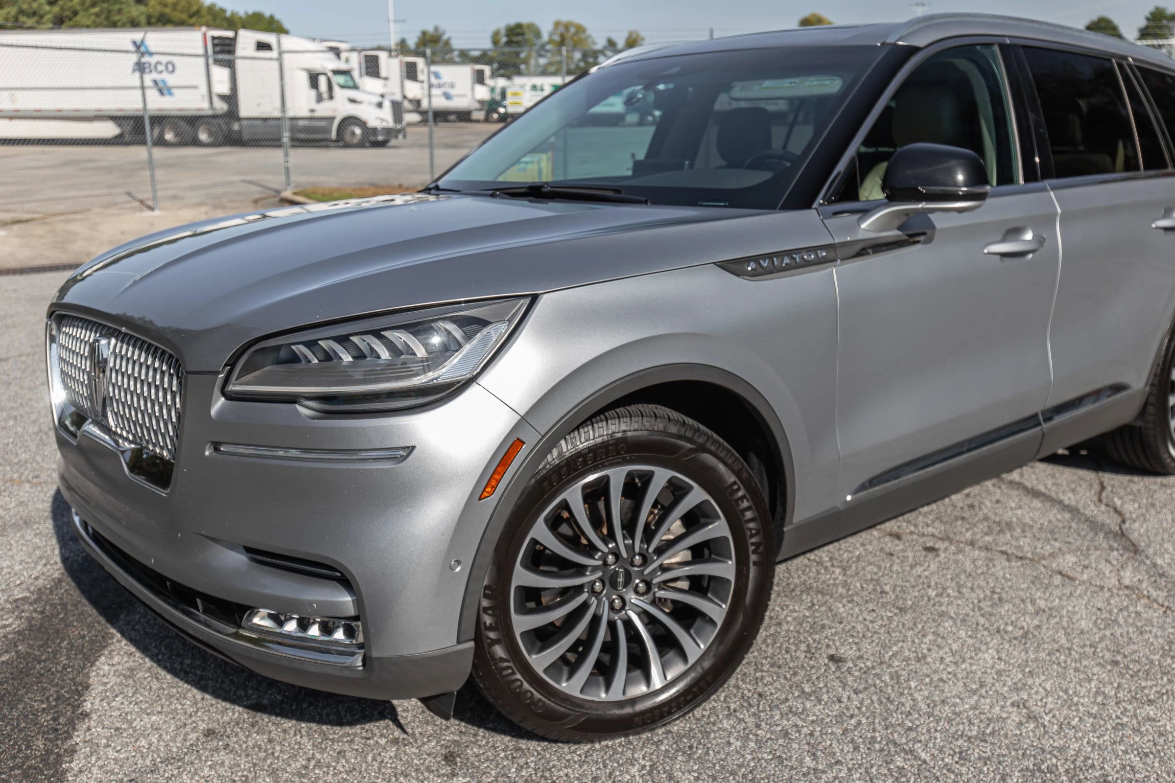 Used 2020 Lincoln Aviator Reserve w/ Equipment Group 201A image 2