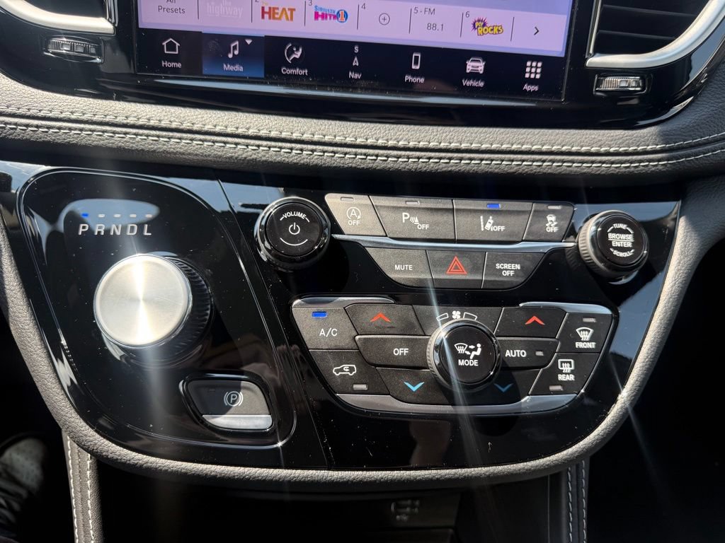New 2027 Chrysler Pacifica Limited FWD image 22