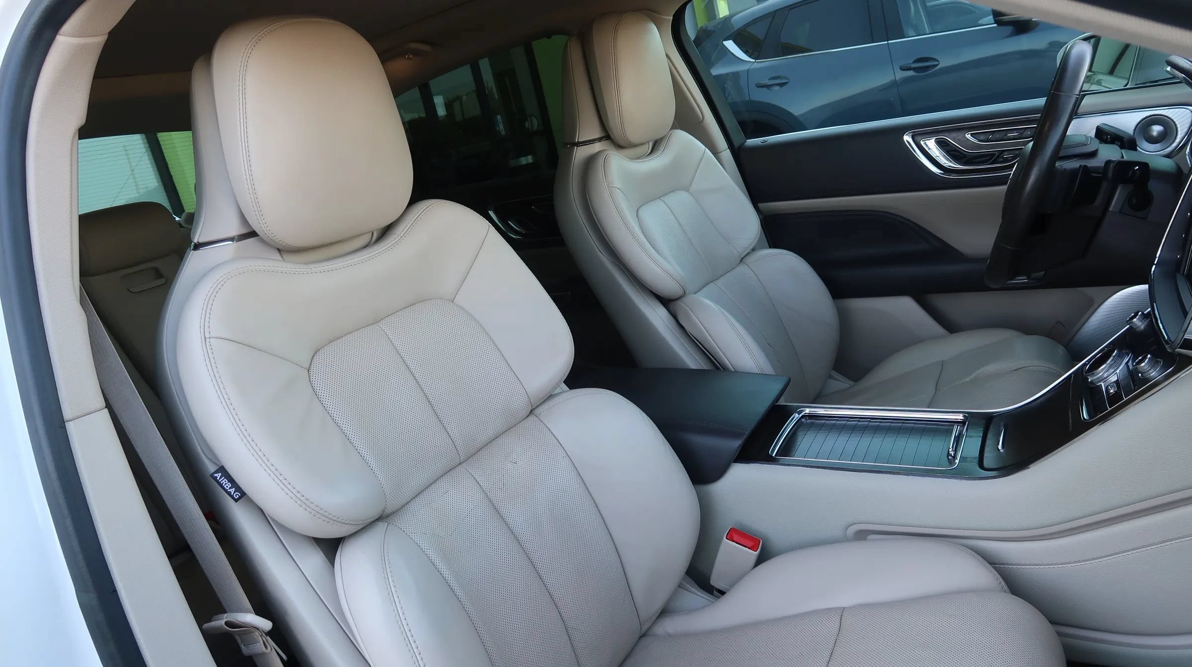 Used 2018 Lincoln Continental Reserve w/ Rear-seat Package FWD image 27