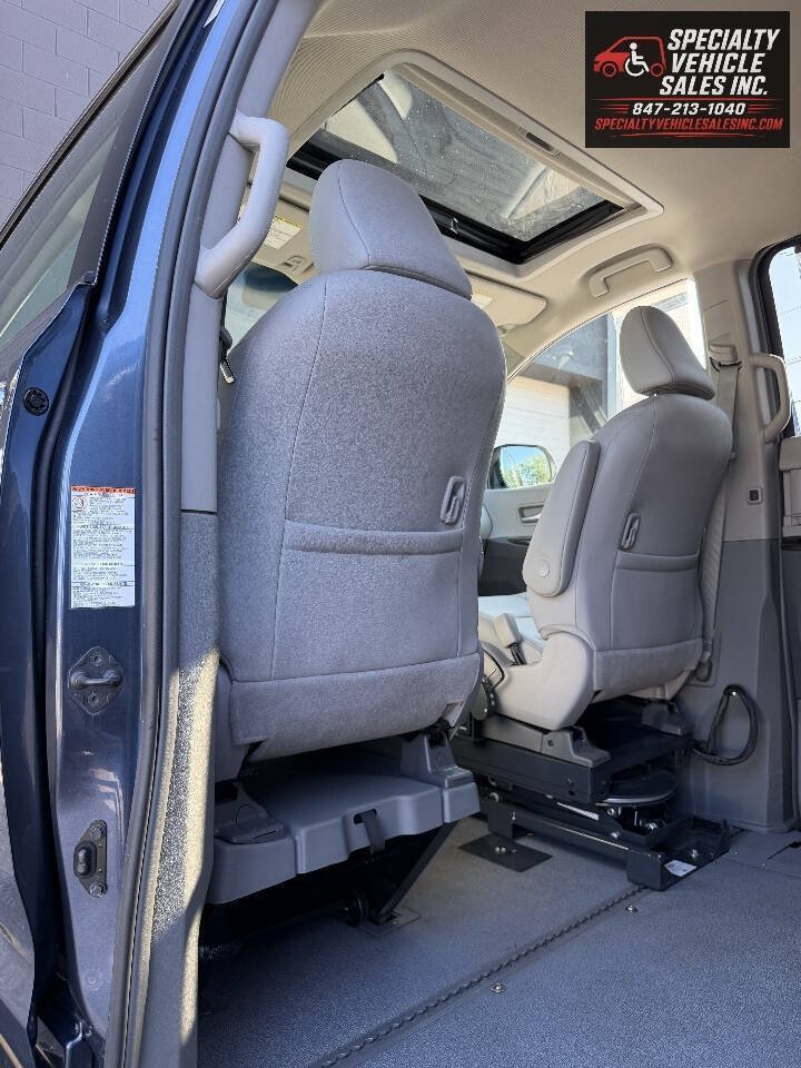 Used 2016 Toyota Sienna XLE FWD image 21
