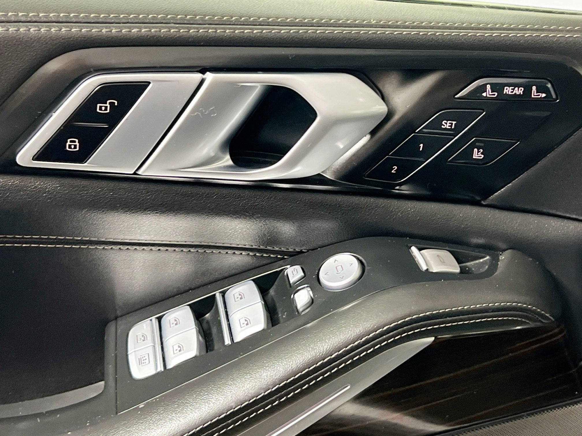 Used 2025 BMW X7 xDrive40i image 16