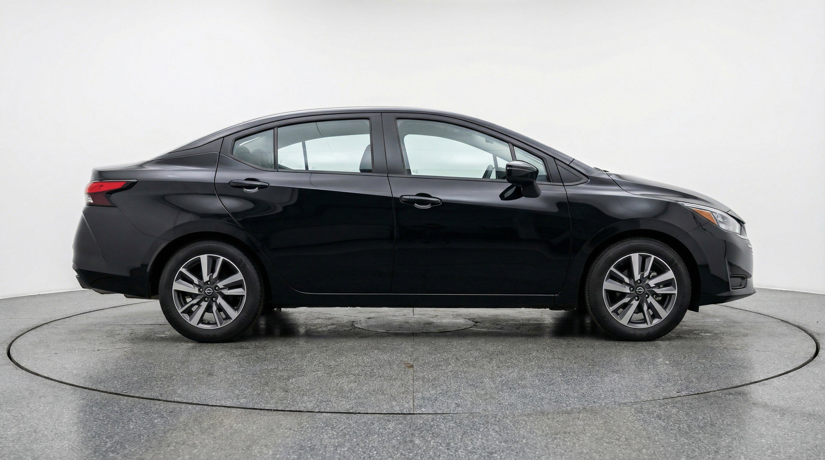 Used 2025 Nissan Versa SV FWD image 11