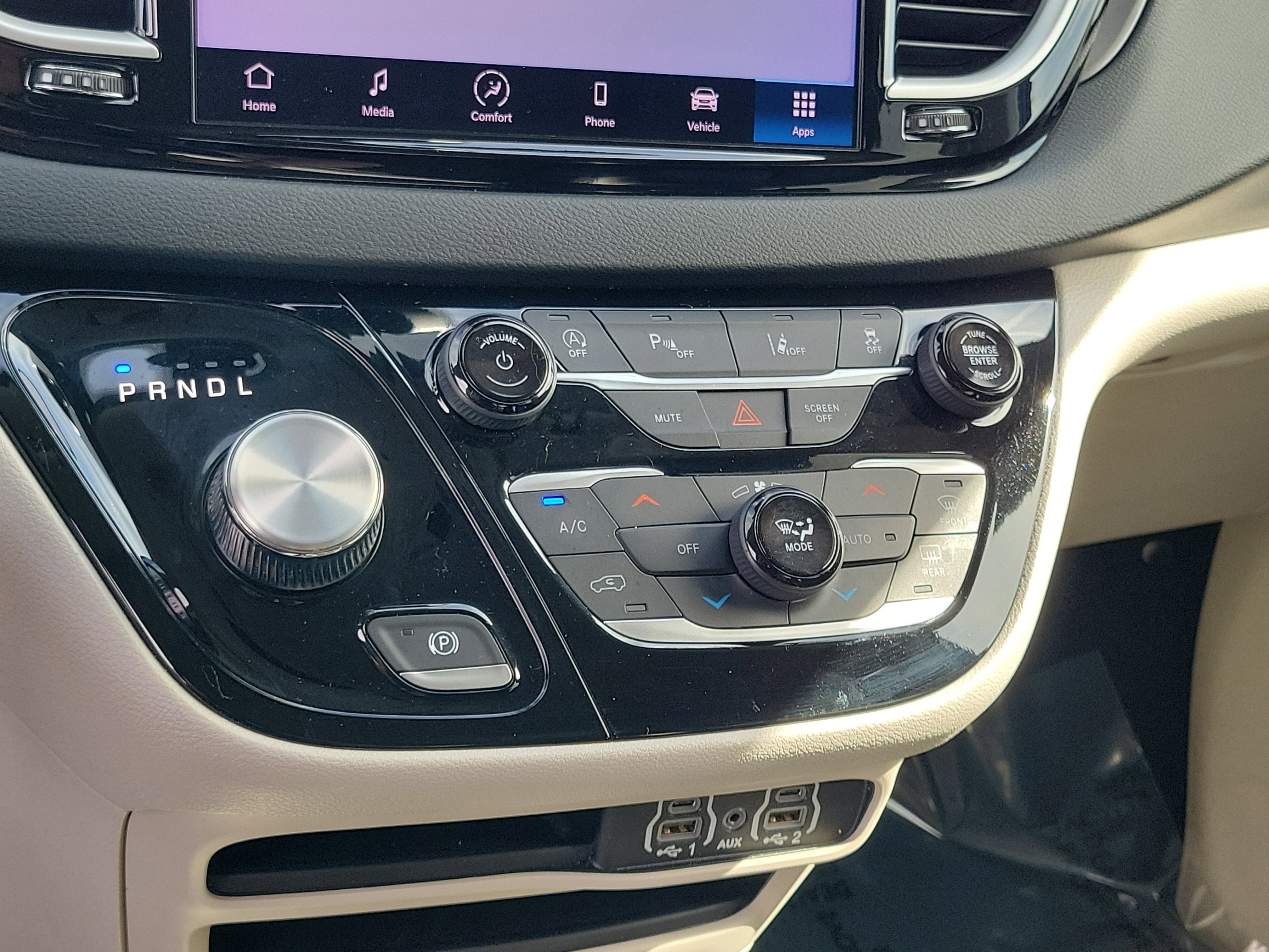 Used 2023 Chrysler Pacifica Touring-L image 27