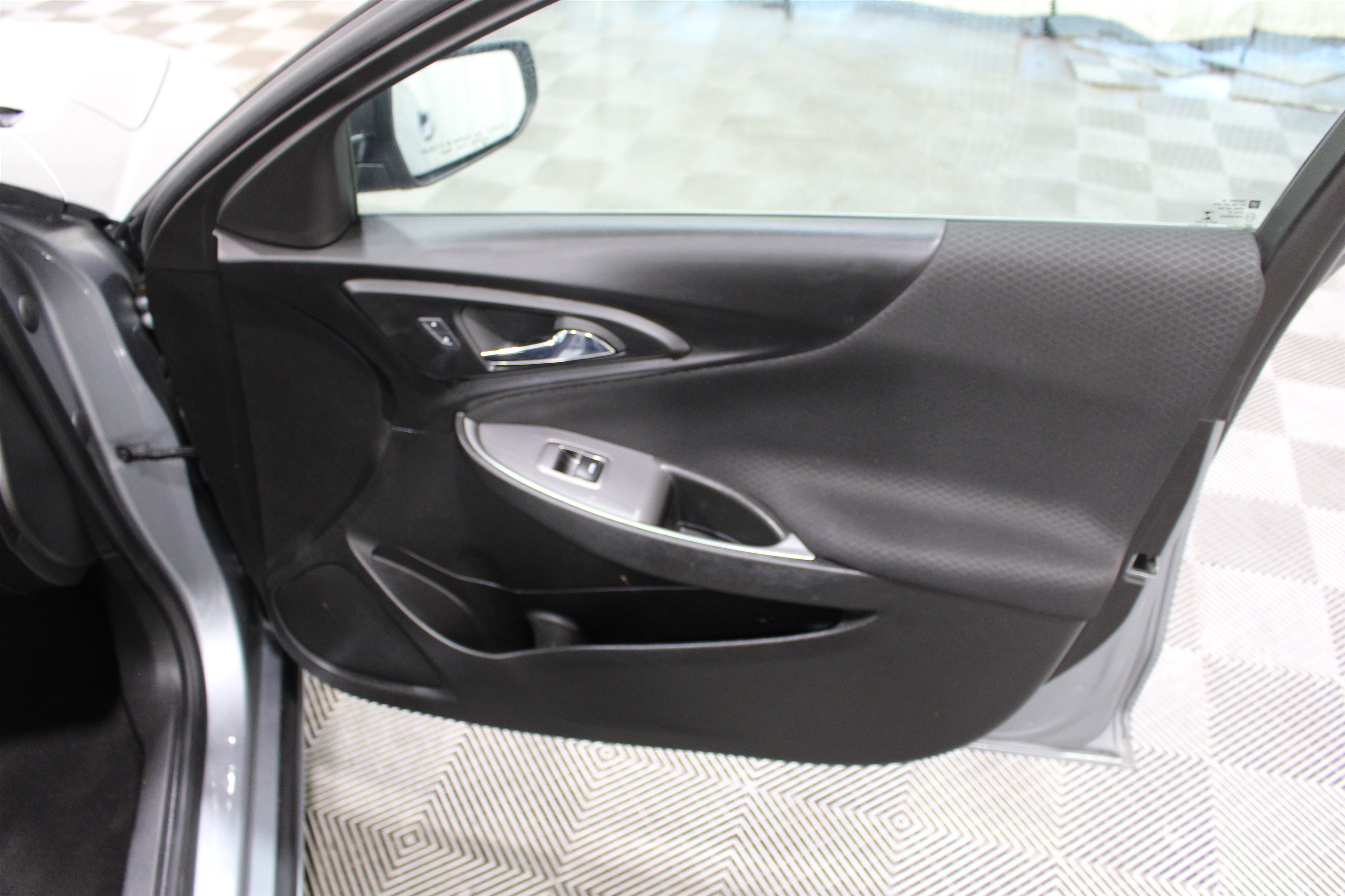 Used 2023 Chevrolet Malibu LS FWD image 26