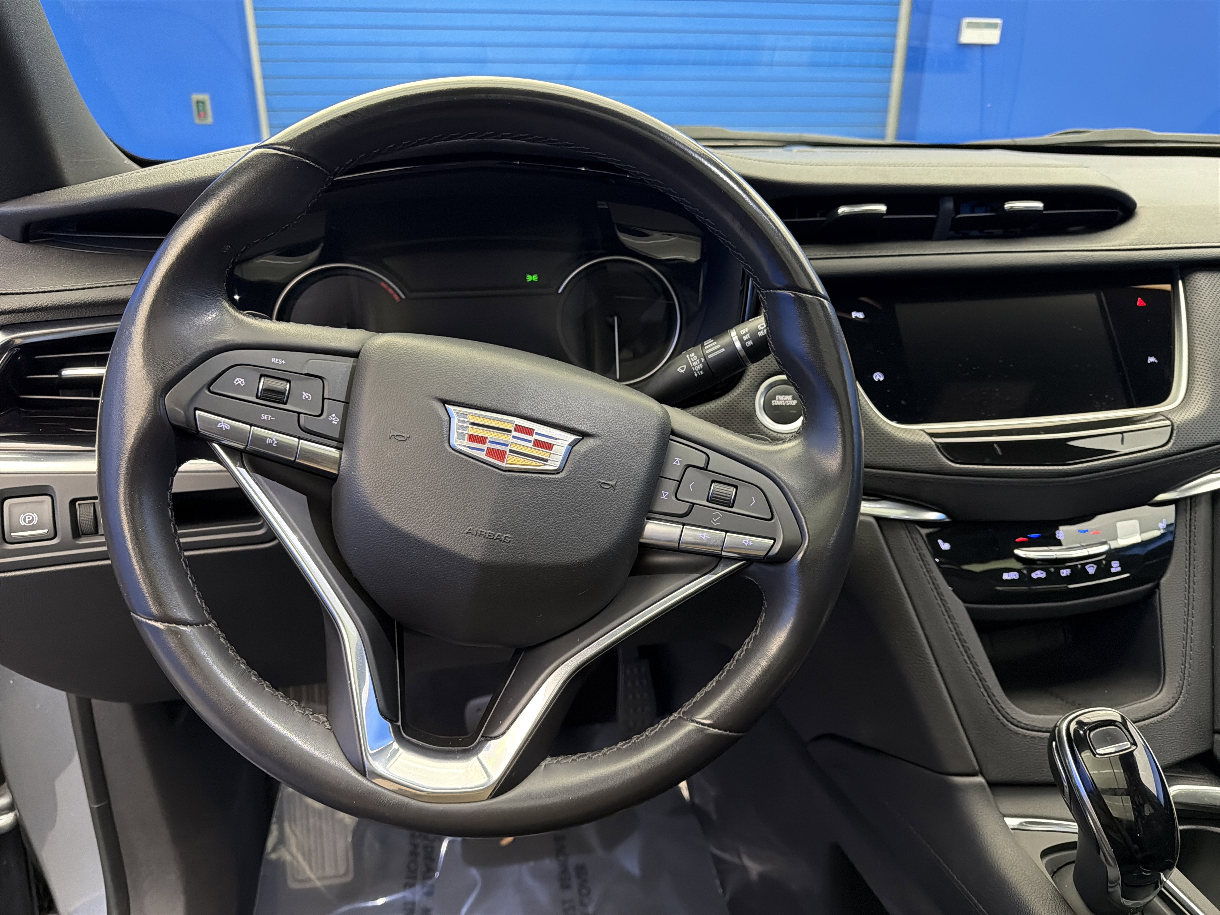 Used 2023 Cadillac XT6 Luxury image 14