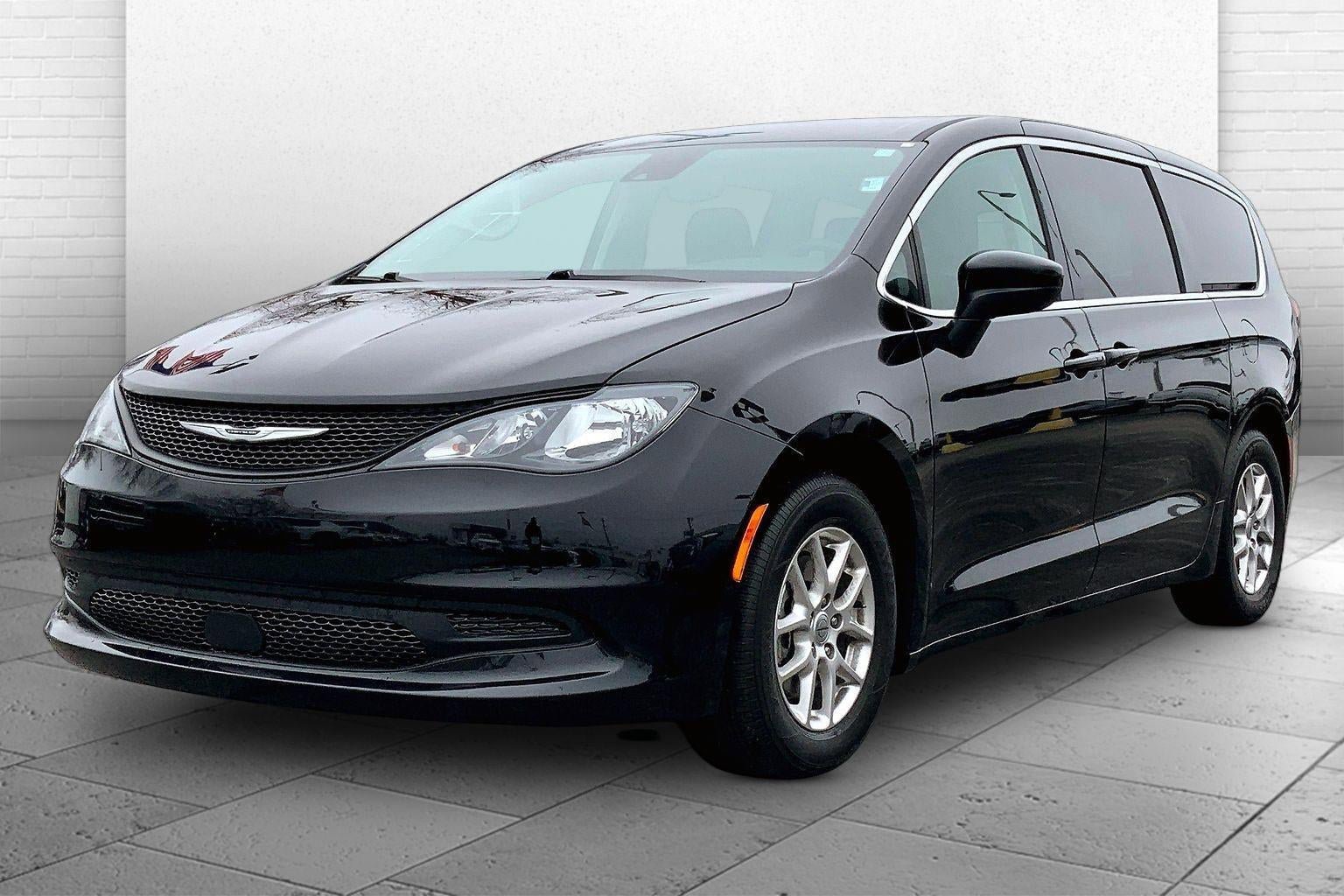 Used 2024 Chrysler Voyager LX image 10