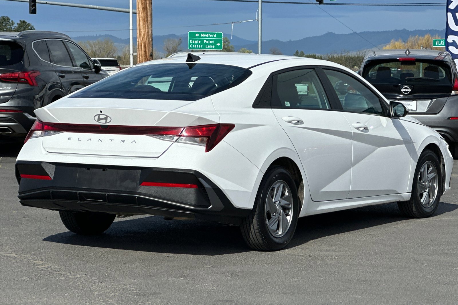 Used 2024 Hyundai Elantra SE FWD image 4