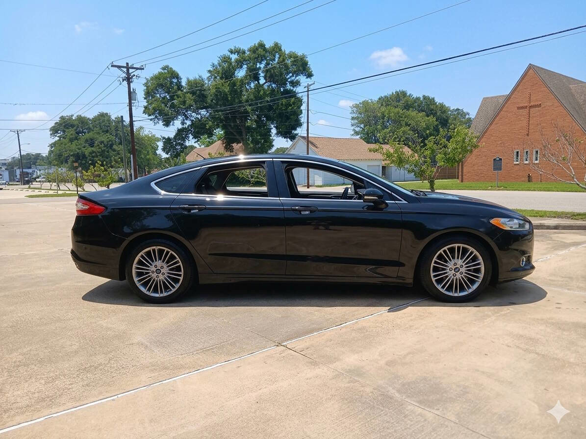 Used 2013 Ford Fusion SE FWD image 3