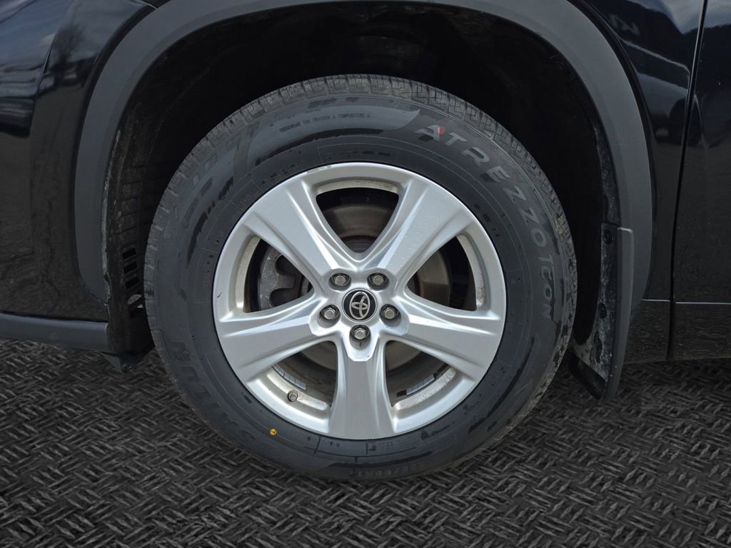 Used 2023 Toyota Highlander LE image 10