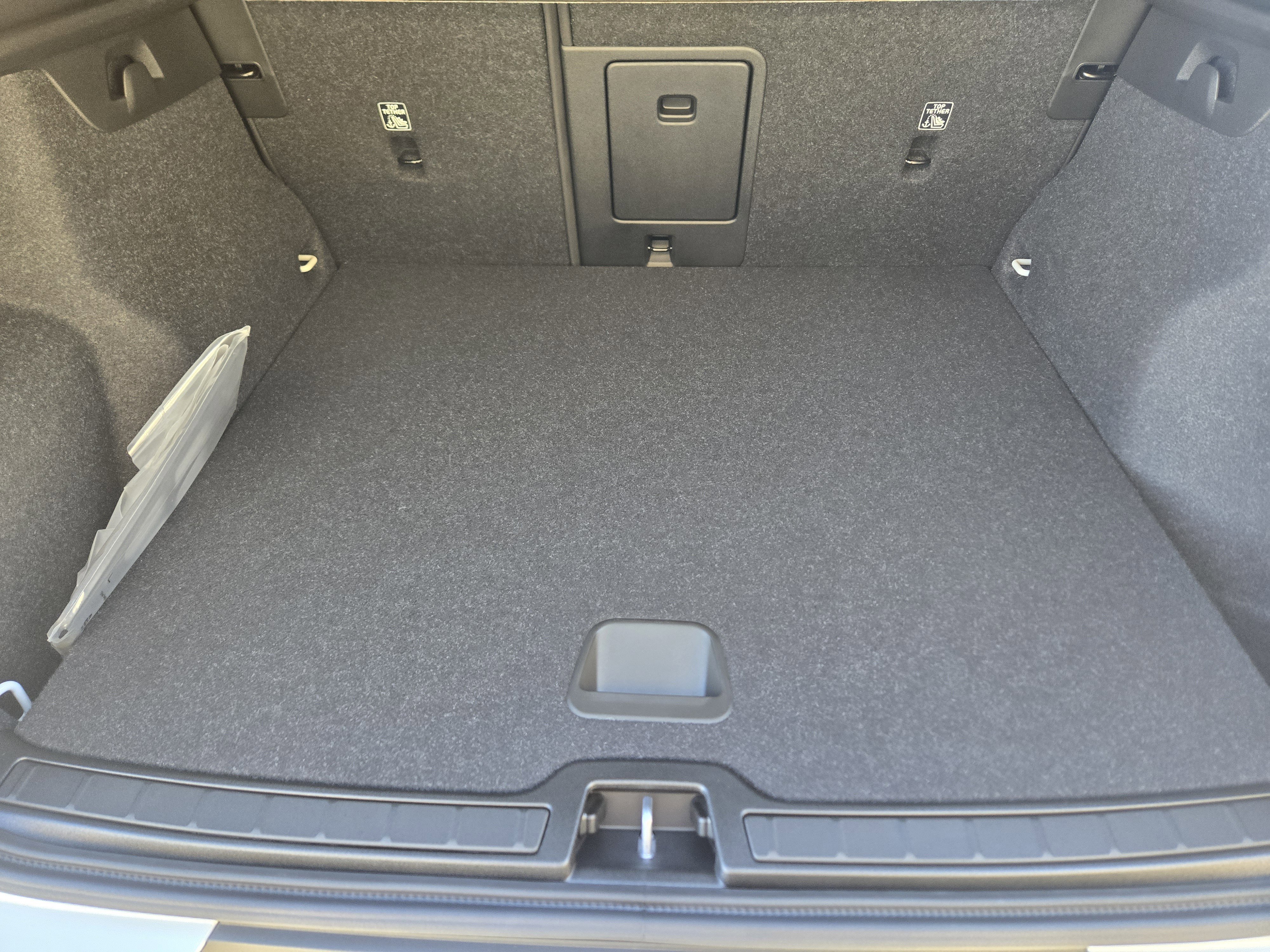 New 2026 Volvo XC40 B4 Core w/ Climate Package FWD image 29