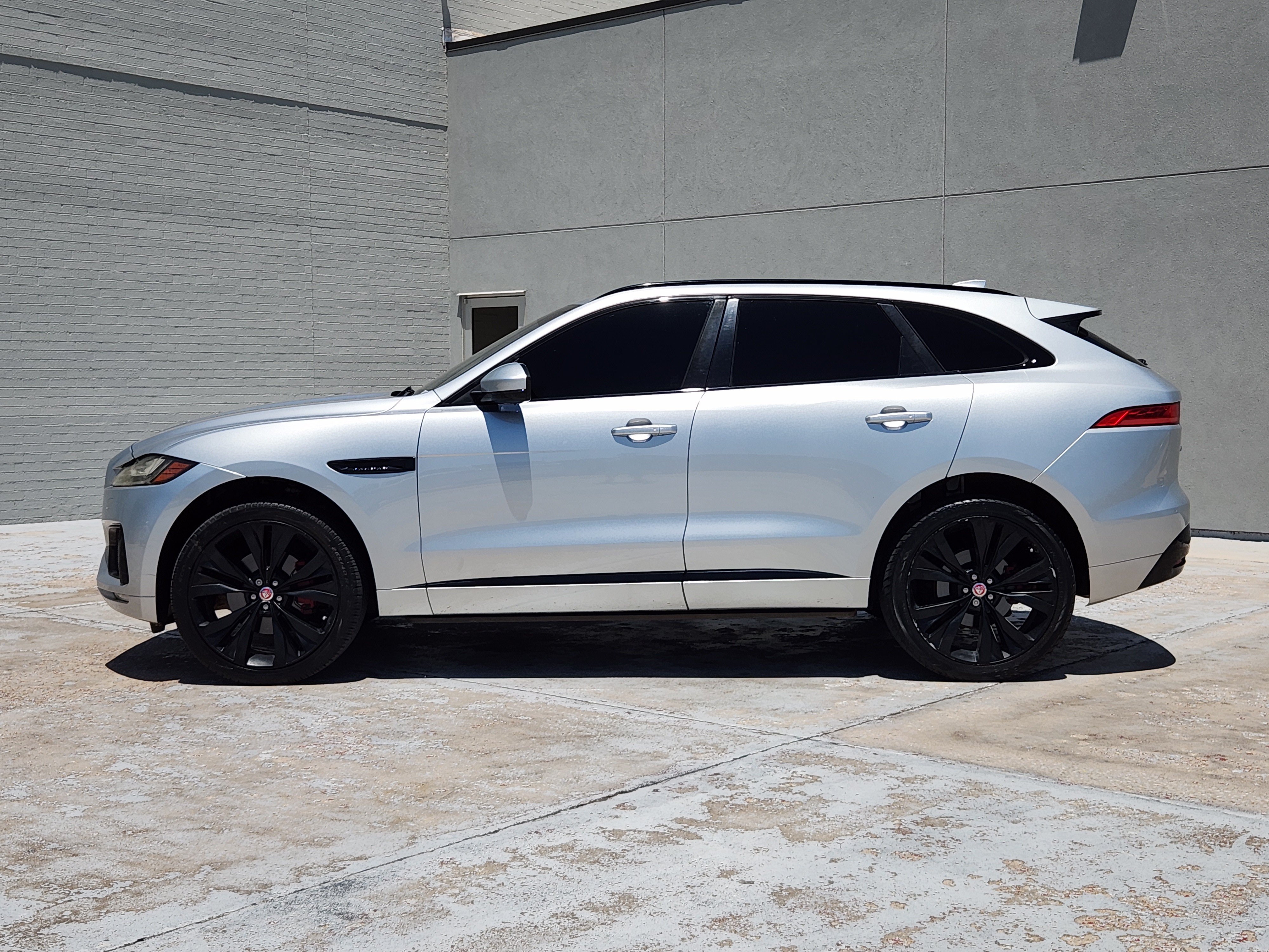 Used 2017 Jaguar F-PACE S AWD/4WD image 4