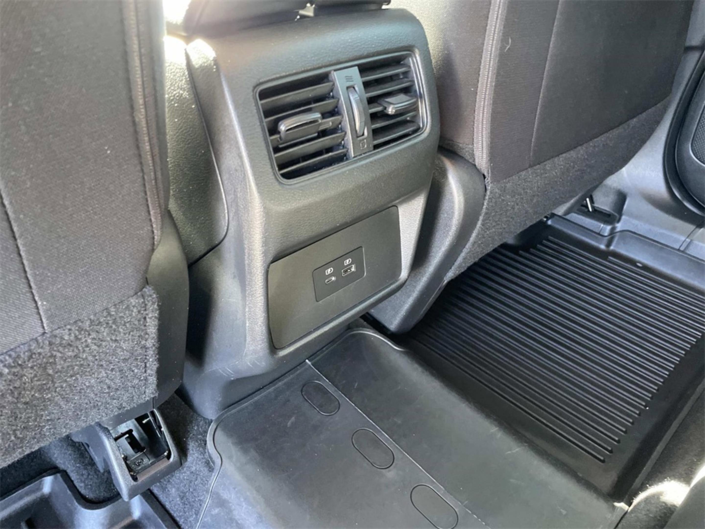 Used 2023 Nissan Rogue SV image 8