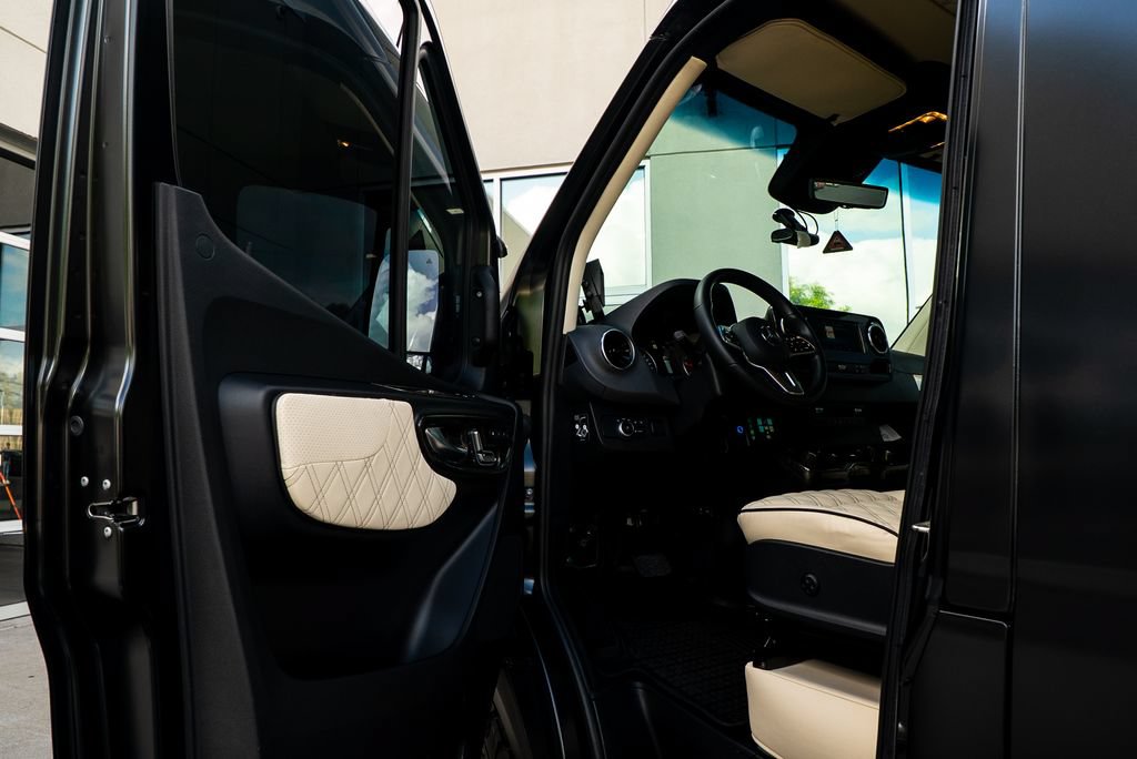 Used 2023 Mercedes-Benz Sprinter 3500 image 19